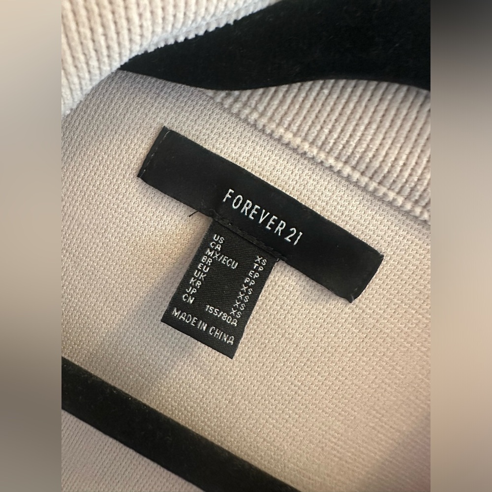 Forever 21 Women's Corduroy Butt on-Front Shacket in Beige Size XSmall - Picture 2 of 11